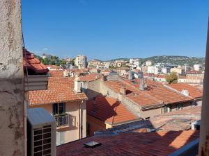 Widok na miasto Cannes z tego apartamentu