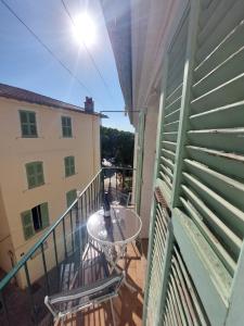 Balkon lub taras w obiekcie In the hart of old Cannes - Place du Suquet - 2 Min Walking distance from Palais de Festivals and Beaches