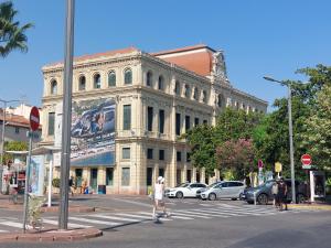 Zdjęcie z galerii obiektu In the hart of old Cannes - Place du Suquet - 2 Min Walking distance from Palais de Festivals and Beaches w Cannes