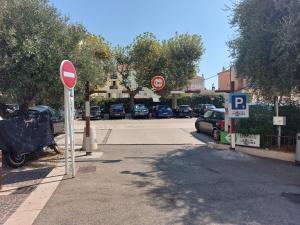 Zdjęcie z galerii obiektu In the hart of old Cannes - Place du Suquet - 2 Min Walking distance from Palais de Festivals and Beaches w Cannes