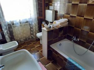 a bathroom with a tub and a toilet and a sink at B & B Cedro Argentato in Legnago