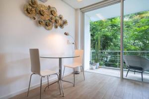 Μπαλκόνι ή βεράντα στο The tree seaview and quiet surrounded by trees 75smetre