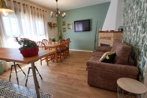 Χώρος καθιστικού στο Apartahotel Belchite