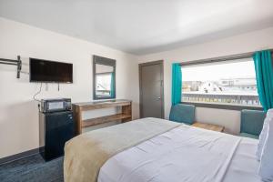 Ein Bett oder Betten in einem Zimmer der Unterkunft Beach Bum Inn