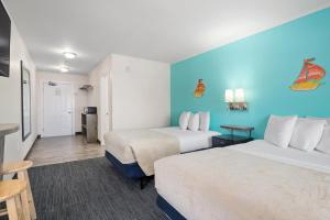 Ein Bett oder Betten in einem Zimmer der Unterkunft Beach Bum Inn