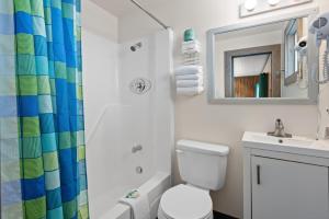 Ein Badezimmer in der Unterkunft Beach Bum Inn
