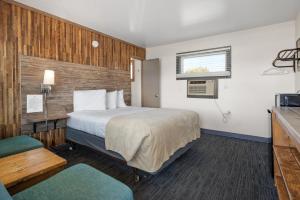 Ein Bett oder Betten in einem Zimmer der Unterkunft Beach Bum Inn