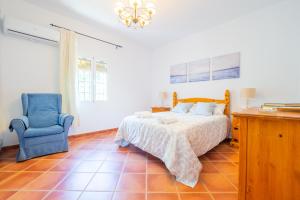 Postel nebo postele na pokoji v ubytování Cubo's Finca Los Acebuches