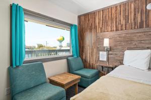 Ein Bett oder Betten in einem Zimmer der Unterkunft Beach Bum Inn