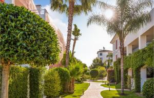 Zahrada ubytování Amazing Apartment In Estepona With Wifi