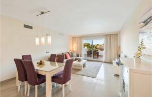 Posezení v ubytování Amazing Apartment In Estepona With Wifi