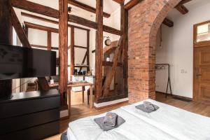 a room with two beds and a flat screen tv at Ferienwohnung Venus in Quedlinburg