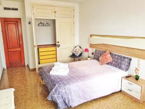 Rúm í herbergi á Panorama Córdoba Center, baño privado externo a la habitación