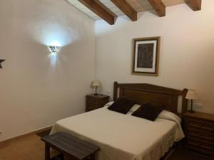 Postel nebo postele na pokoji v ubytování Villa Can Tolo + 37 fotografií