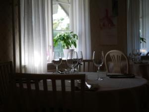 Restoran või mõni muu söögikoht majutusasutuses Ölme Prästgård Gästgiveri