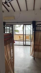 Balkón nebo terasa v ubytování Sea Sands Beach Hostel