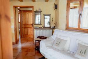 A bed or beds in a room at El Xalet de la Vall de Cardós Még 37 kép