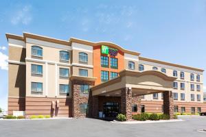 wykonanie przedniej części hotelu w obiekcie Holiday Inn Express Hotel & Suites Cheyenne, an IHG Hotel w mieście Cheyenne