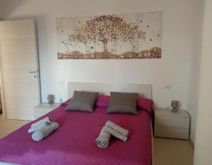 A bed or beds in a room at Norace House Még 29 kép