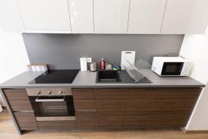 A kitchen or kitchenette at A37 Awesome Apartments