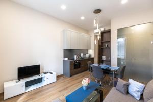 A kitchen or kitchenette at A37 Awesome Apartments