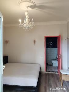 Postel nebo postele na pokoji v ubytování Gusthouse Shekvetili AE + 3 fotografie