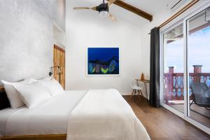 Postel nebo postele na pokoji v ubytování Divers Paradise Boutique Hotel