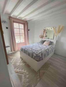 Een bed of bedden in een kamer bij La petite Marcotte