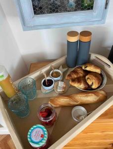 Jedlo v ubytovaní bed & breakfast alebo blízkom okolí
