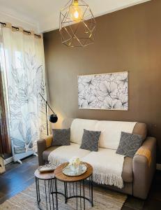 a living room with a couch and a table at Moderne, 2 chambres, 6 Couchages, EASY CHECK-IN in Nice