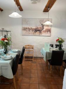 Hotel und Restaurant Alpina餐廳或用餐的地方