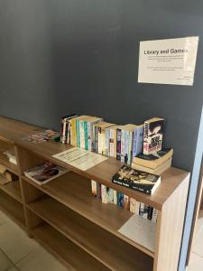 Knihovna v apartmánu
