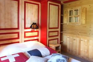 Postel nebo postele na pokoji v ubytování Logis hôtel Arbez Franco Suisse