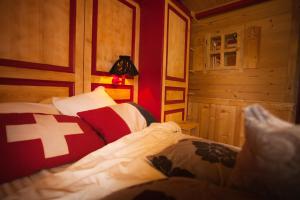 Postel nebo postele na pokoji v ubytování Logis hôtel Arbez Franco Suisse
