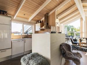 uma cozinha com um balcão num quarto em 8 person holiday home in Otterup em Otterup