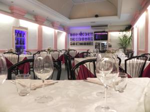 מסעדה או מקום אחר לאכול בו ב-Hotel Villa Robinia