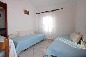 a bedroom with two beds and a window at Apartments with WiFi Stivan, Cres - 382 in Štivan