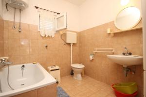 Koupelna v ubytování Apartments by the sea Rukavac, Vis - 2411