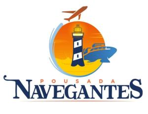 un logotipo de faro con un crucero al fondo en Pousada Navegantes en Navegantes