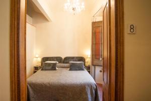 Een bed of bedden in een kamer bij BYPILLOW Cluc Begur