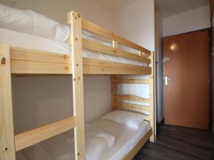 a couple of bunk beds in a room at Studio Flaine, 1 pièce, 4 personnes - FR-1-687-33 in Arâches-la-Frasse