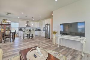 Gallery image of Bright and Breezy Galveston Retreat with Deck! in Galveston