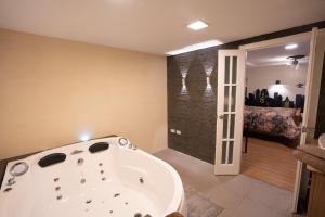 Imagen de la galería de Depar de lujo duplex familiar con Jaccuzi, en Cuenca