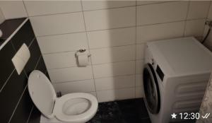 Kúpeľňa v ubytovaní APARTMENT AMBER s podzemnom garažom