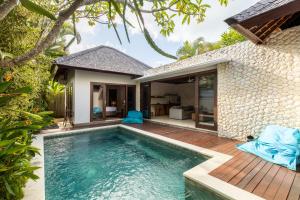 a villa with a swimming pool and a house at Bingin Castaways in Uluwatu