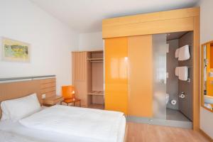 Postel nebo postele na pokoji v ubytování Hotel-Restaurant Eyholz