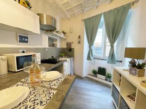 Kuchyňa alebo kuchynka v ubytovaní LEONARDO suites