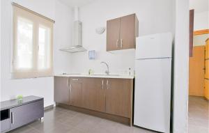 Kuchyň nebo kuchyňský kout v ubytování Stunning Home In El Coronil With Wifi