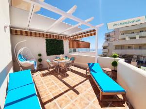 Ein Sitzbereich in der Unterkunft Benal-beach Marina Deluxe
