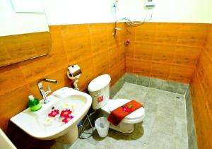 Bilik mandi di Phi Phi Ba Kao Bay Resort
